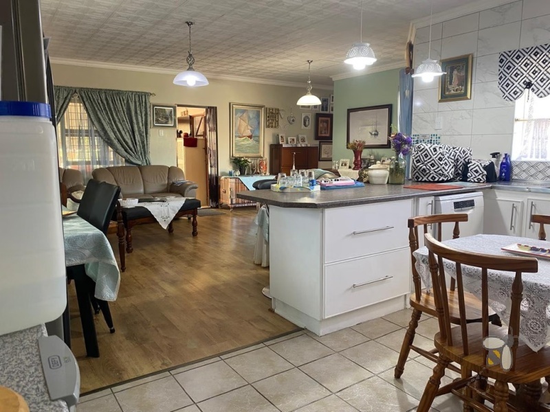 Hartenbos, Deoville Park, Vyf Brakken Fontein, 3 bedroom townhouse for sale, secure complex, lock-up-and-go, gas hob, swimming pool, 8 camera CCTV, low maintenance.