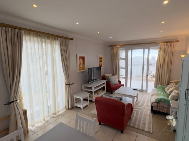 Pinnacle Point Estate, golf villa for sale, furnished, no levy payable, 2 bedroom, lock-up garage, golf cart included, resort living, Mossel Bay, investment opportunity, championship golf course, ground floor.