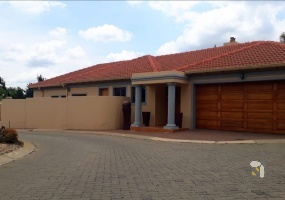 Secunda, 4 bedroom house for sale, central complex, stylish townhouse, cherry wood kitchen, granite tops, splash pool, gas braai, pet friendly, double carport, caravan parking, low maintenance.