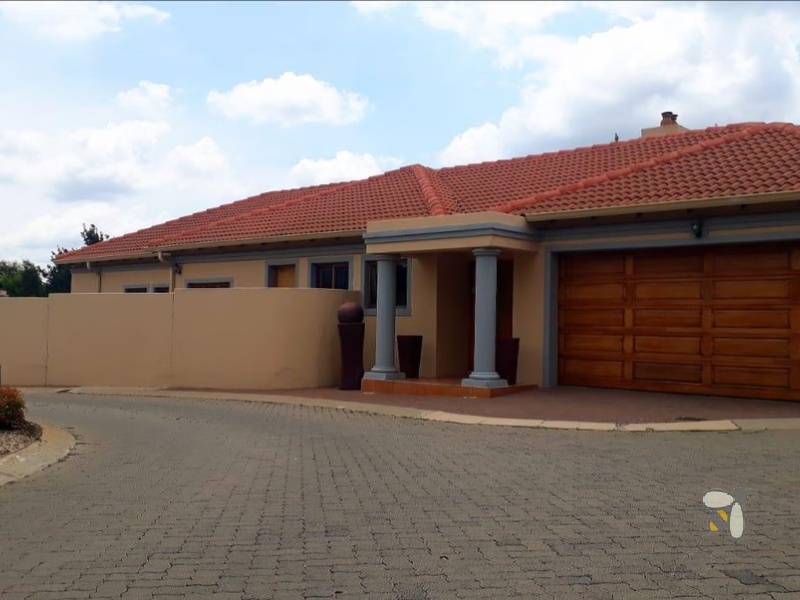 Secunda, 4 bedroom house for sale, central complex, stylish townhouse, cherry wood kitchen, granite tops, splash pool, gas braai, pet friendly, double carport, caravan parking, low maintenance.