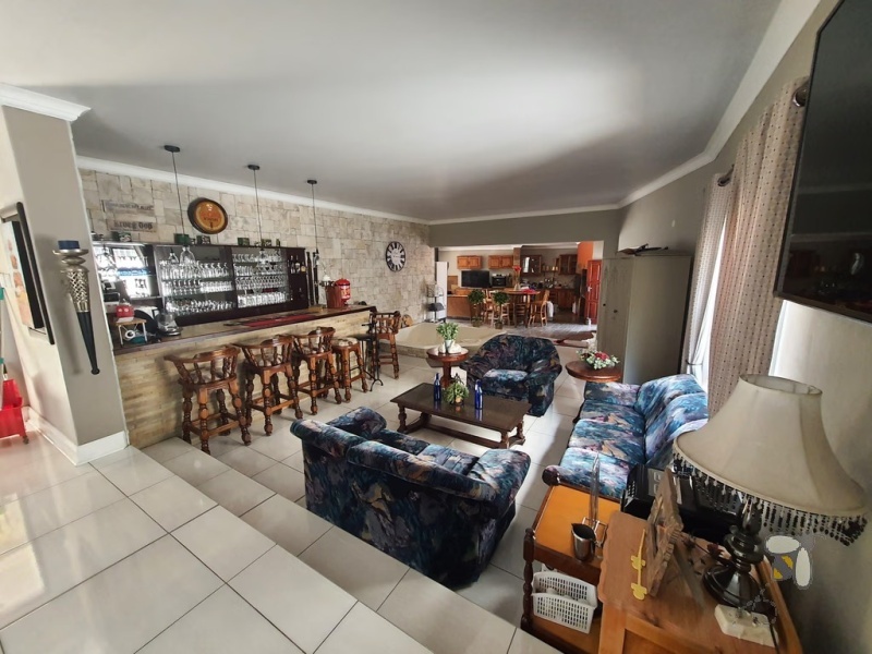 Meyerville, 3 bedroom house for sale, spectacular home, luxury entertainment, in-wall aquarium, built-in jacuzzi, built-in bar, kiaat kitchen, gas top, pizza oven, caravan carport, double garage.