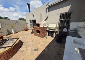 Meyerville, 3 bedroom house for sale, spectacular home, luxury entertainment, in-wall aquarium, built-in jacuzzi, built-in bar, kiaat kitchen, gas top, pizza oven, caravan carport, double garage.
