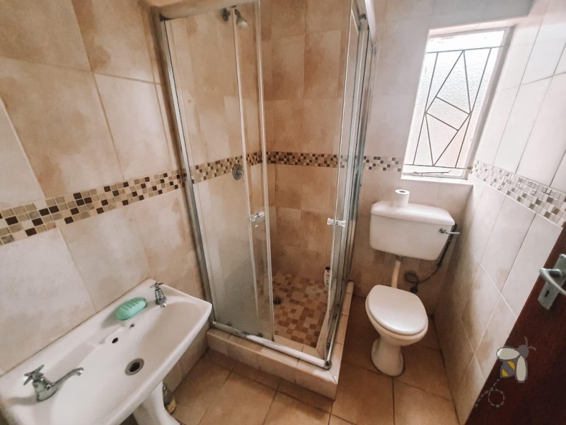 Secunda, 4 bedroom house for sale, two flats, corporate accommodation, investment property, rental income, large swimming pool, 2 bedroom flat, 1 bedroom flat, employee housing.