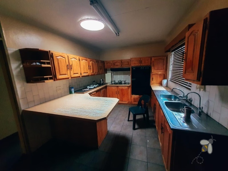 Secunda, 4 bedroom house for sale, two flats, corporate accommodation, investment property, rental income, large swimming pool, 2 bedroom flat, 1 bedroom flat, employee housing.