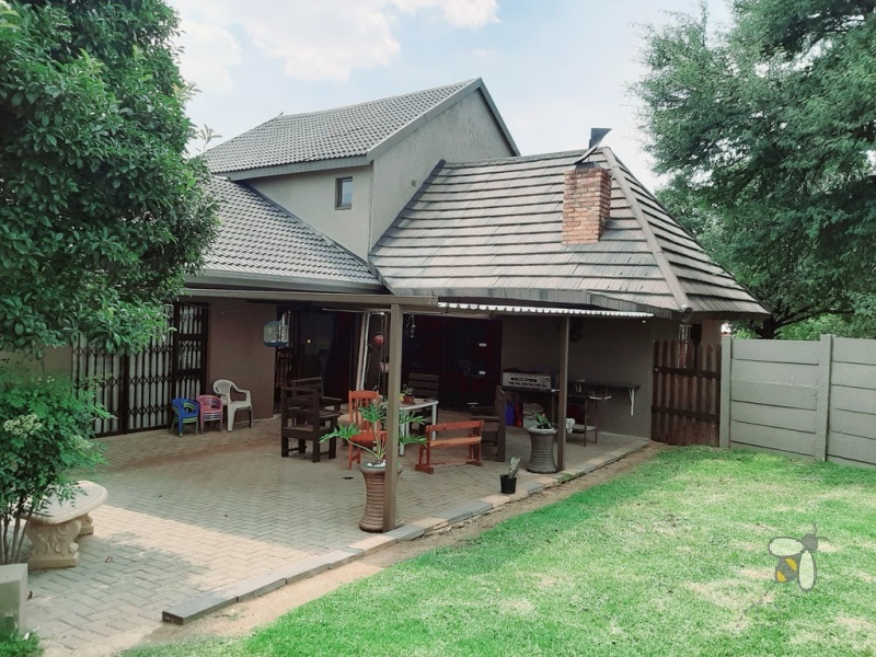 Secunda Central, 6 bedroom house for sale, luxurious living, double storey, modern masterpiece, open plan, PVC ceilings, top appliances, prime location, family home, entertainer\'s dream.