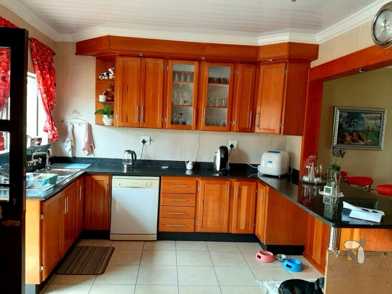 Secunda Central, 6 bedroom house for sale, luxurious living, double storey, modern masterpiece, open plan, PVC ceilings, top appliances, prime location, family home, entertainer\'s dream.