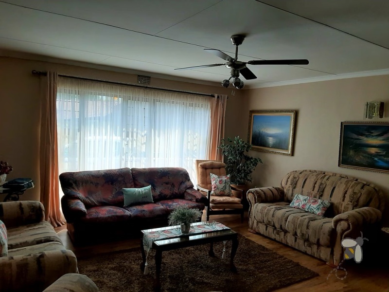 Secunda Central, 6 bedroom house for sale, luxurious living, double storey, modern masterpiece, open plan, PVC ceilings, top appliances, prime location, family home, entertainer\'s dream.