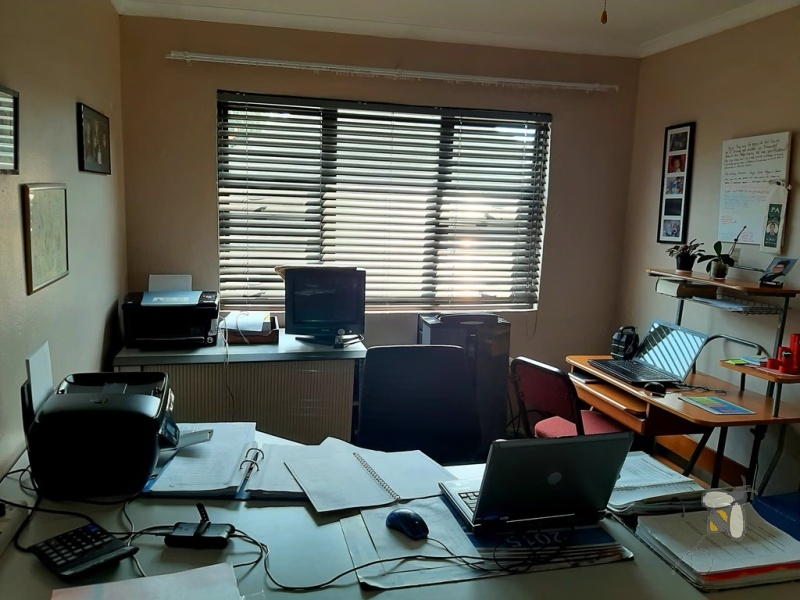 Secunda Central, 6 bedroom house for sale, luxurious living, double storey, modern masterpiece, open plan, PVC ceilings, top appliances, prime location, family home, entertainer\'s dream.