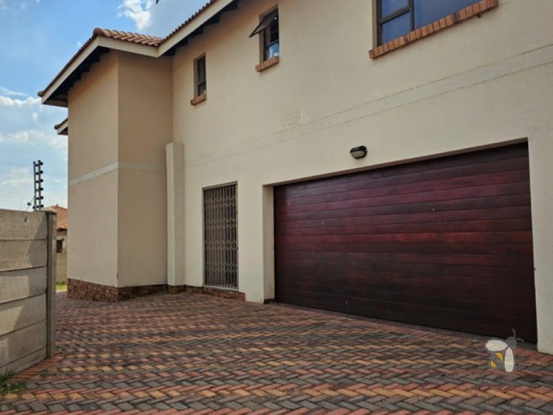 Secunda Noordrand, 5 bedroom house for sale, modern design, family home, spacious living, double garage, alarm system, pool potential, scullery, low maintenance.