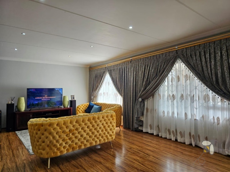 Secunda Noordrand, 5 bedroom house for sale, modern design, family home, spacious living, double garage, alarm system, pool potential, scullery, low maintenance.