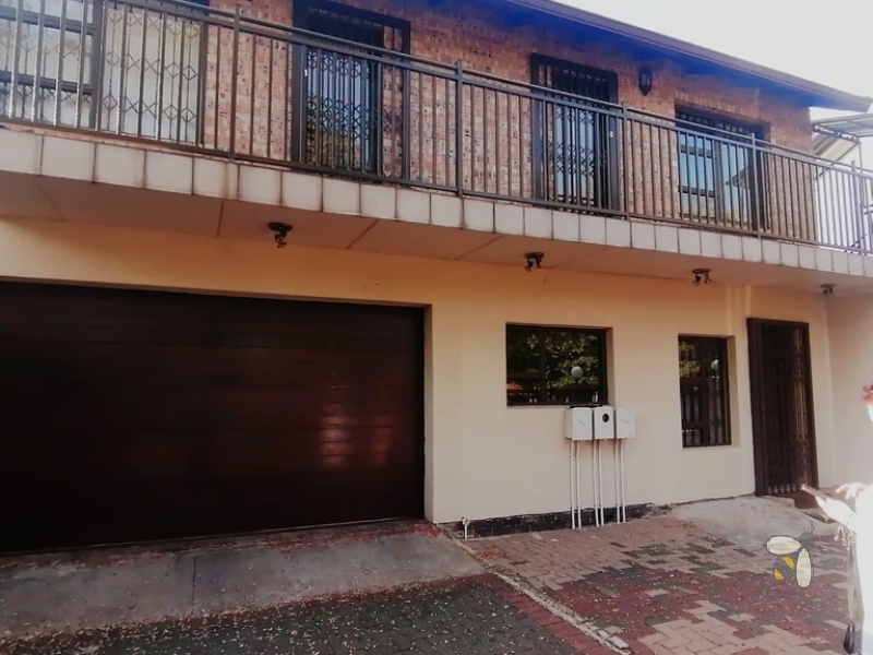 Secunda, investment property, high profit, rental income, 3 bedroom house, 3 flats, modern flats, large stand, tenant accommodation, buy-to-let, property investment.
