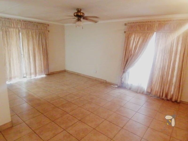 Secunda, investment property, high profit, rental income, 3 bedroom house, 3 flats, modern flats, large stand, tenant accommodation, buy-to-let, property investment.