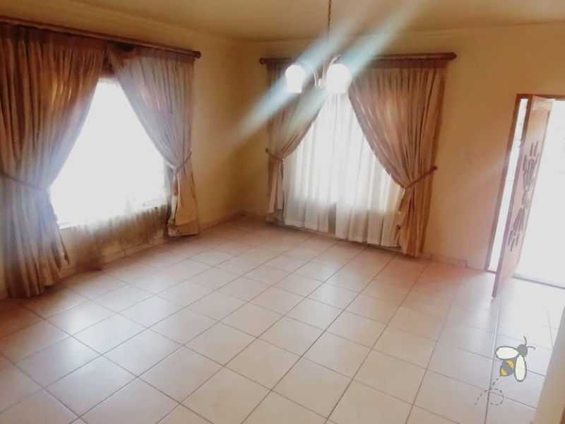 Secunda, investment property, high profit, rental income, 3 bedroom house, 3 flats, modern flats, large stand, tenant accommodation, buy-to-let, property investment.