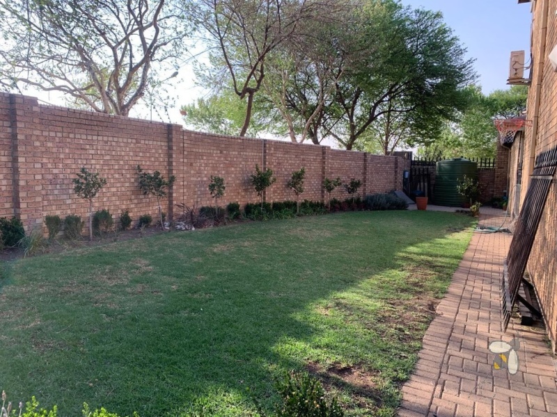 Secunda, 3 bedroom duplex, gated estate, secure complex, low levies, JoJo tank, gas hob, office space, double garage potential, low maintenance, convenient location.