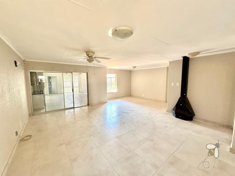Secunda, 4 bedroom house for sale, newly renovated, green area, indoor entertainment, built-in braai, granite counters, fireplace, outside room, guest suite, double garage, prime location.