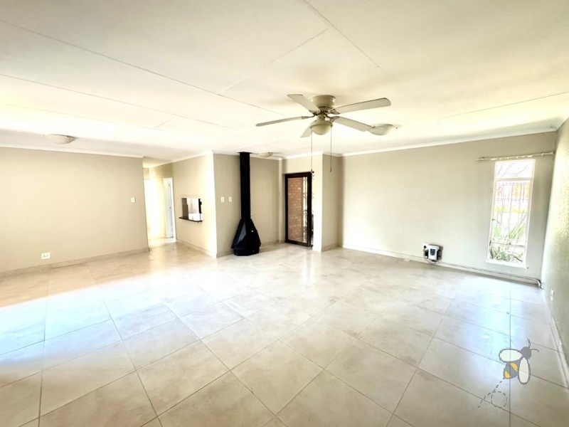 Secunda, 4 bedroom house for sale, newly renovated, green area, indoor entertainment, built-in braai, granite counters, fireplace, outside room, guest suite, double garage, prime location.