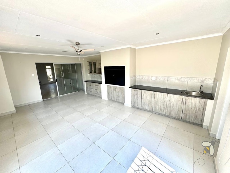 Secunda, 4 bedroom house for sale, newly renovated, green area, indoor entertainment, built-in braai, granite counters, fireplace, outside room, guest suite, double garage, prime location.