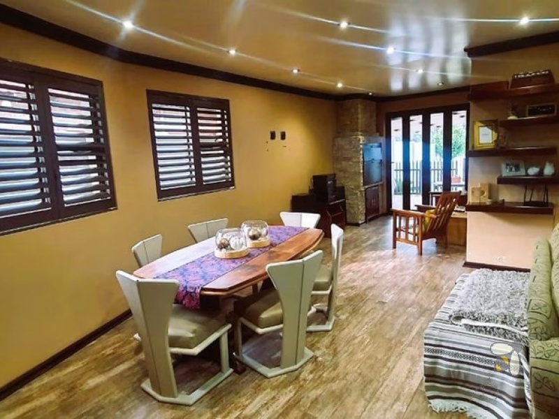 Standerton Central, 3 bedroom house for sale, move-in ready, secure home, electric gate, study area, reading room, built-in braai, private gym, spa bath, landscaped garden.