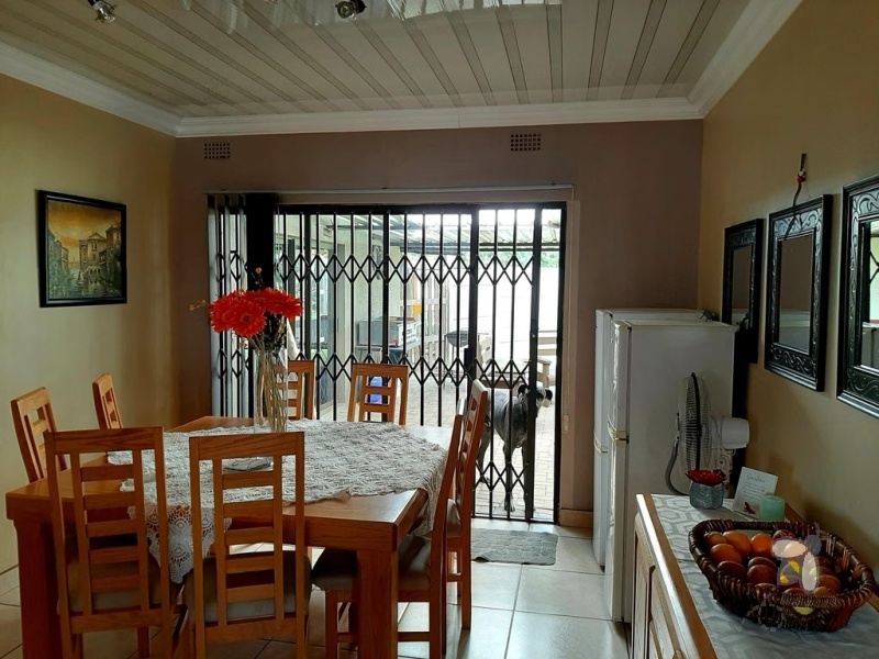 Secunda, 6 bedroom house for sale, prime location, luxurious home, guest house potential, corner stand, two entrances, granite kitchen, indoor lapa, built-in braai, large family home.