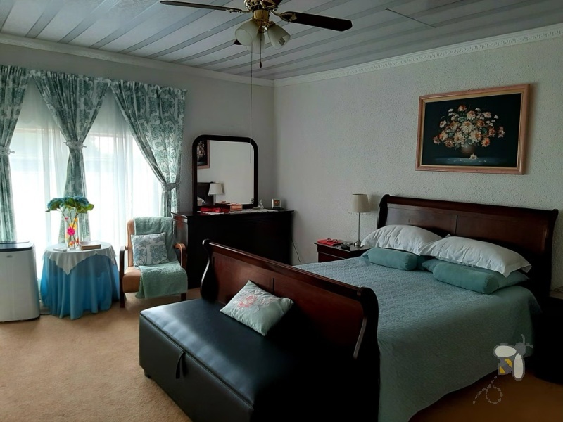 Secunda, 6 bedroom house for sale, prime location, luxurious home, guest house potential, corner stand, two entrances, granite kitchen, indoor lapa, built-in braai, large family home.