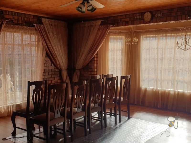 Standerton Central, 3 bedroom freehold for sale, modern home, move-in ready, gas fireplace, JoJo tank, gas stove, electric fence, heated bathrooms, secure parking, town access.