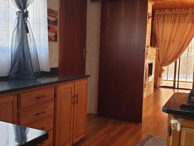 Standerton Central, 3 bedroom freehold for sale, modern home, move-in ready, gas fireplace, JoJo tank, gas stove, electric fence, heated bathrooms, secure parking, town access.