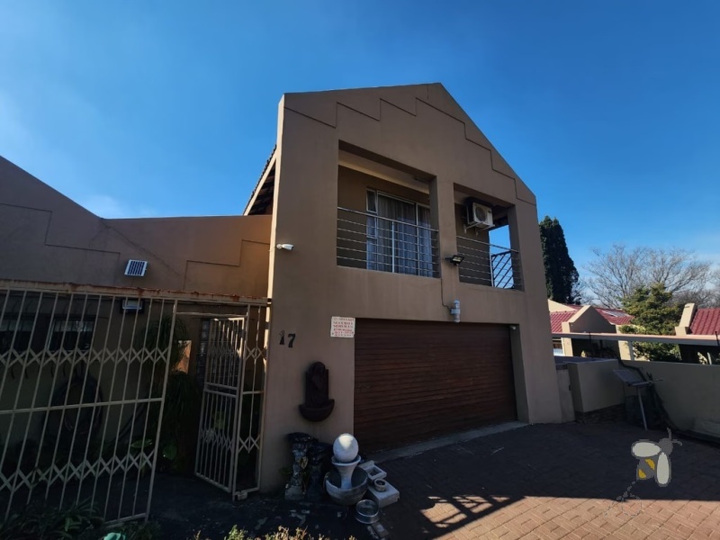 Secunda, 4 bedroom house for sale, family home, investor property, swimming pool, indoor braai, gas braai, bar area, double garage, strong rental potential, Mpumalanga.