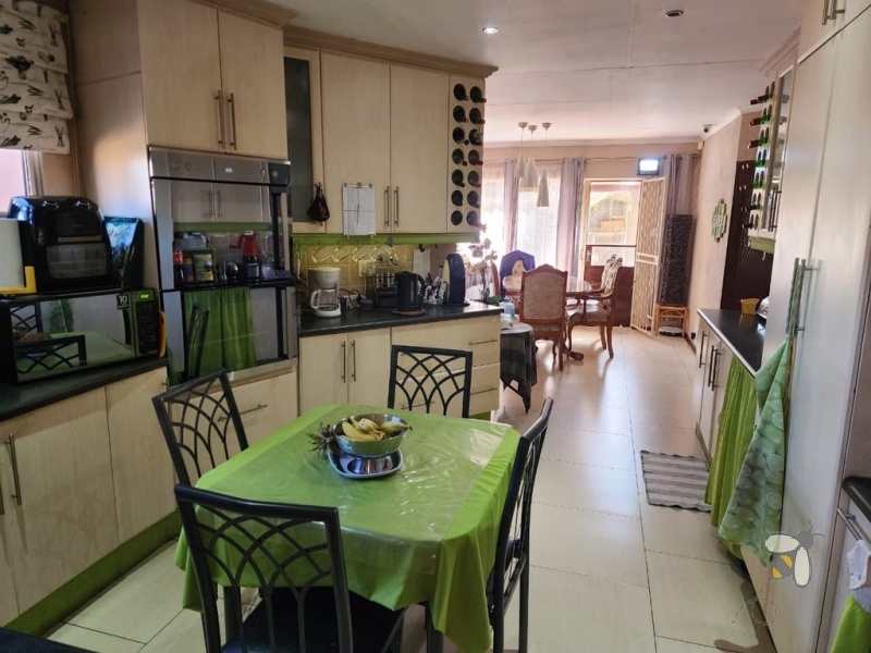 Secunda, 4 bedroom house for sale, family home, investor property, swimming pool, indoor braai, gas braai, bar area, double garage, strong rental potential, Mpumalanga.