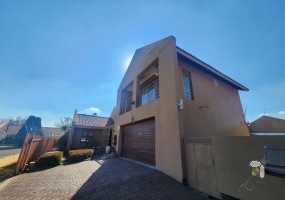 Secunda, 4 bedroom house for sale, family home, investor property, swimming pool, indoor braai, gas braai, bar area, double garage, strong rental potential, Mpumalanga.