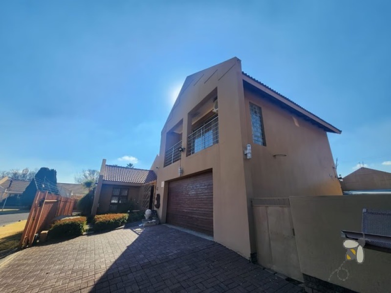 Secunda, 4 bedroom house for sale, family home, investor property, swimming pool, indoor braai, gas braai, bar area, double garage, strong rental potential, Mpumalanga.