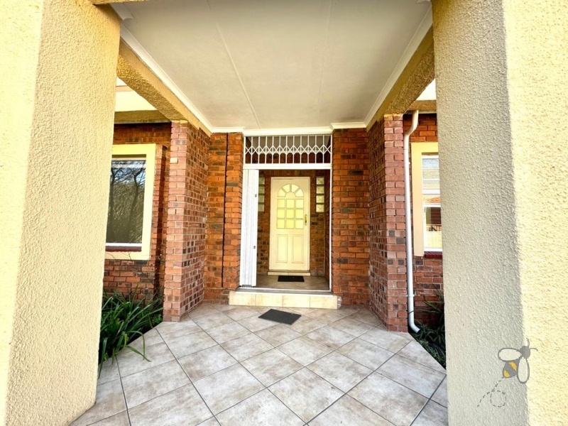 Secunda, 4 bedroom house for sale, spacious home, prime location, High School Secunda, swimming pool, built-in braai, granite countertops, parquet flooring, automated carport, low maintenance.