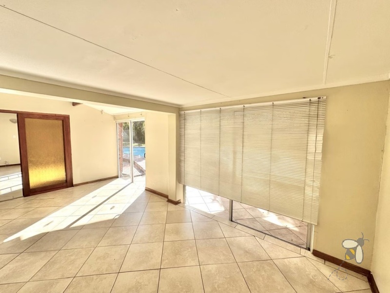 Secunda, 4 bedroom house for sale, spacious home, prime location, High School Secunda, swimming pool, built-in braai, granite countertops, parquet flooring, automated carport, low maintenance.