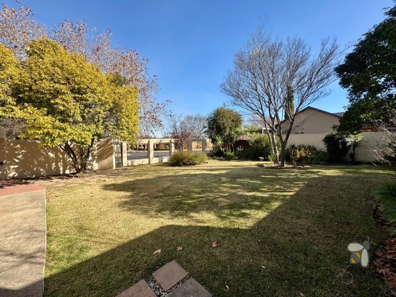 Secunda, 4 bedroom house for sale, spacious home, prime location, High School Secunda, swimming pool, built-in braai, granite countertops, parquet flooring, automated carport, low maintenance.