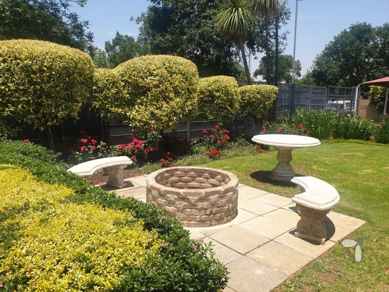 Standerton Central, 3 bedroom house for sale, modernized home, dual braai areas, entertainment area, open plan living, inverter, JoJo tank, single garage, carport for 4, luxurious living.