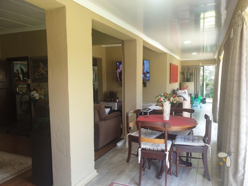 Standerton Central, 3 bedroom house for sale, modernized home, dual braai areas, entertainment area, open plan living, inverter, JoJo tank, single garage, carport for 4, luxurious living.