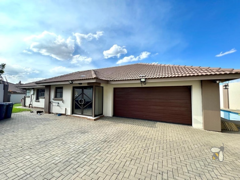 Secunda, 4 bedroom house for sale, modern comfort, walk-in wardrobe, gas hob, scullery, built-in braai, swimming pool, inverter system, JoJo tanks, multi-use room, smart investment.