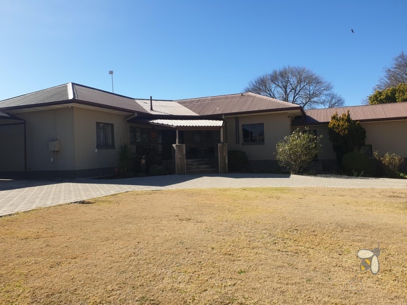 Standerton Central, business from home, commercial potential, dual entrances, CBD walking distance, 3 bedroom house, bachelor flat, swimming pool, high security, double garage, investment.