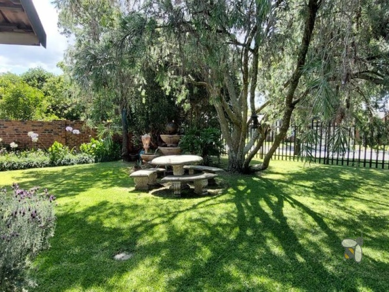 Secunda, 4 bedroom house for sale, green area, corner stand, duckpond, borehole, open plan living, outside braai, double garage, prime area.