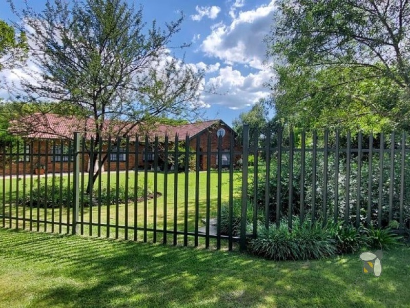 Secunda, 4 bedroom house for sale, green area, corner stand, duckpond, borehole, open plan living, outside braai, double garage, prime area.