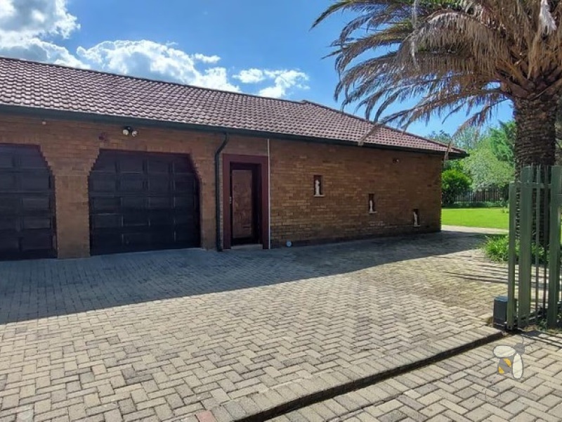 Secunda, 4 bedroom house for sale, green area, corner stand, duckpond, borehole, open plan living, outside braai, double garage, prime area.