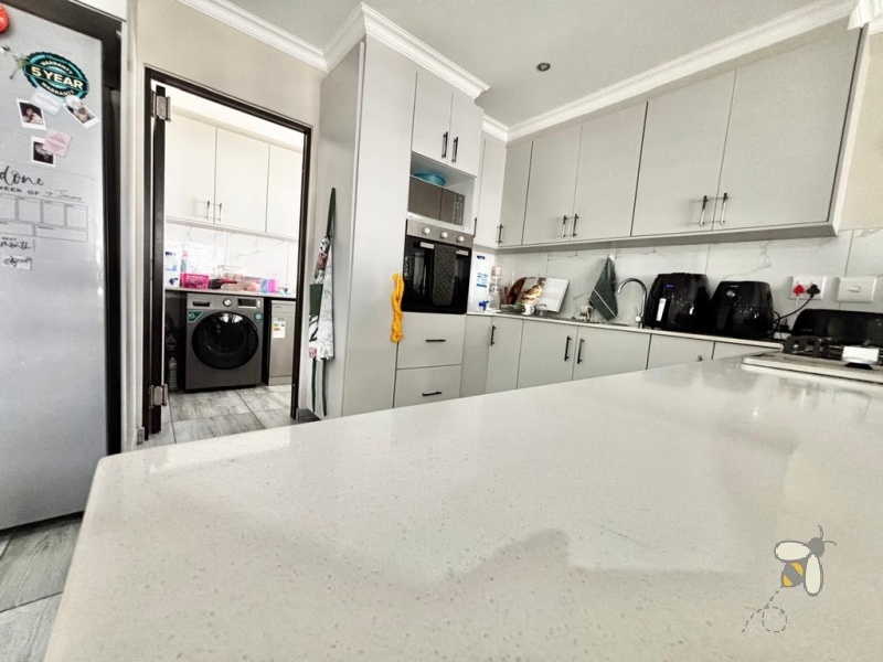 Suidheuwel, 3 bedroom house for sale, modern family home, swimming pool, inverter system, JoJo tank, built-in braai, open plan living, separate scullery, pet-friendly.