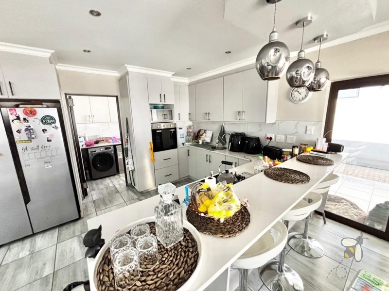 Suidheuwel, 3 bedroom house for sale, modern family home, swimming pool, inverter system, JoJo tank, built-in braai, open plan living, separate scullery, pet-friendly.