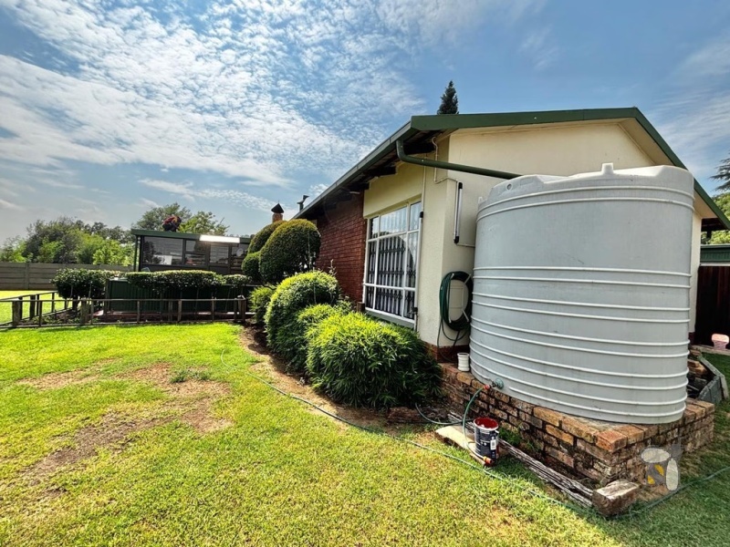 Secunda, 3 bedroom house for sale, 4th bedroom option, caravan garage, built-in braai, inverter system, JoJo tank, alarm system, wendy houses, ample storage, secure setting.