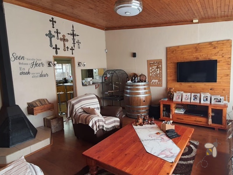 Standerton Central, 3 bedroom house for sale, prime location, near high school, sports grounds, flatlet, rental income, gas stove, fireplace, spa bath, double garage, move-in ready.