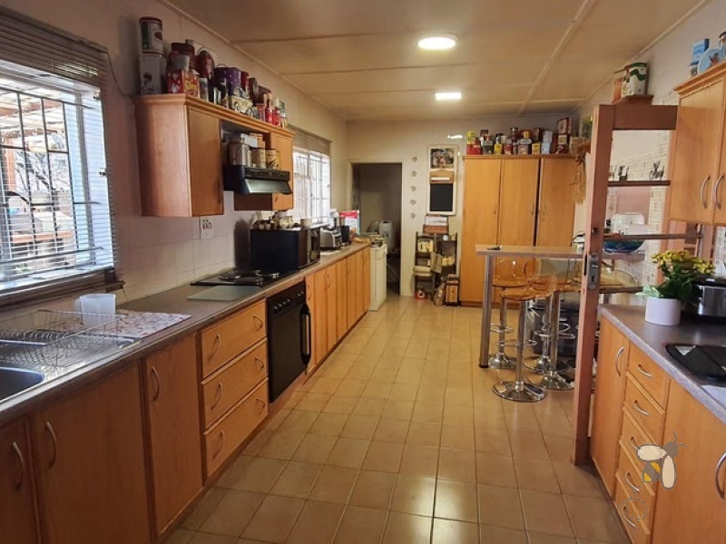 Standerton Central, 3 bedroom house for sale, prime location, near high school, sports grounds, flatlet, rental income, gas stove, fireplace, spa bath, double garage, move-in ready.