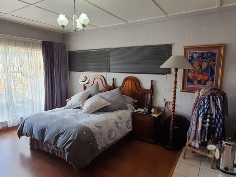 Standerton Central, 3 bedroom house for sale, prime location, near high school, sports grounds, flatlet, rental income, gas stove, fireplace, spa bath, double garage, move-in ready.