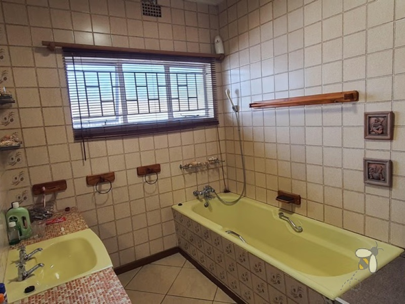 Standerton Central, 3 bedroom house for sale, prime location, near high school, sports grounds, flatlet, rental income, gas stove, fireplace, spa bath, double garage, move-in ready.