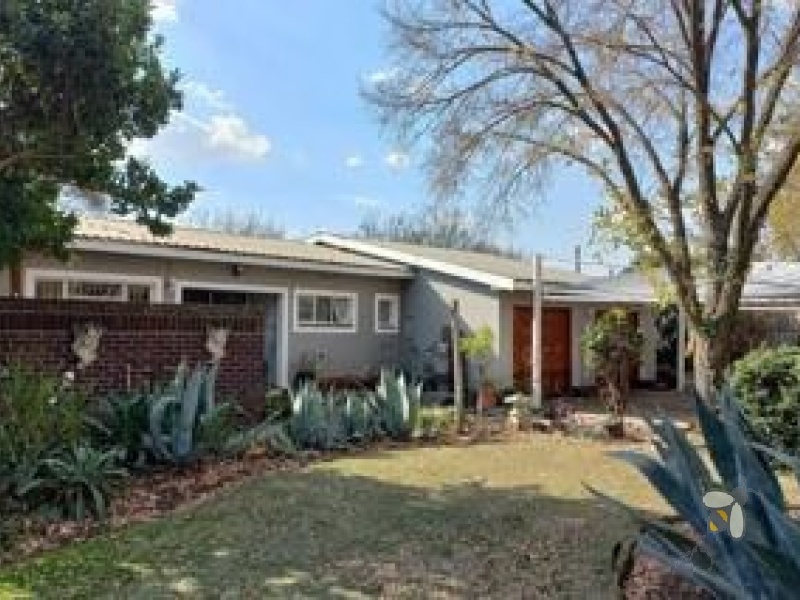 Standerton Central, 3 bedroom house for sale, prime location, near high school, sports grounds, flatlet, rental income, gas stove, fireplace, spa bath, double garage, move-in ready.