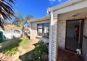Wavecrest, Eastern Cape, 2 Bedrooms Bedrooms, 0 ,2 BathroomsBathrooms,House,For Sale,0,11433