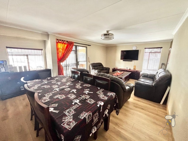 Noordrand, 5 bedroom house for sale, move-in ready, solar power, JoJo tanks, swimming pool, built-in braai, caravan carport, 1 bedroom flat, prepaid meter, security, workshop.